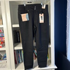 NWT High Ride Skinny Black Size 20 (Item #221)